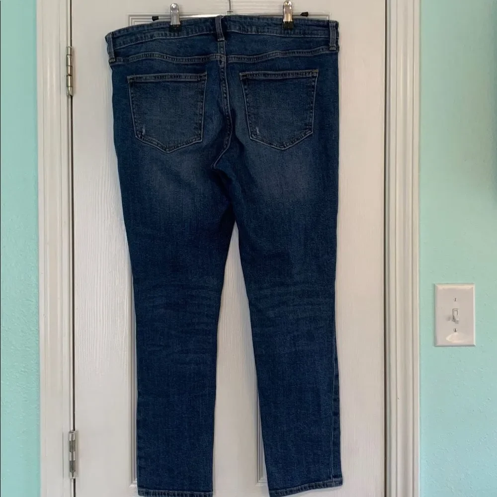 GAP Girlfriend Medium Wash Jeans Light Distressed Look Size 12 Regular